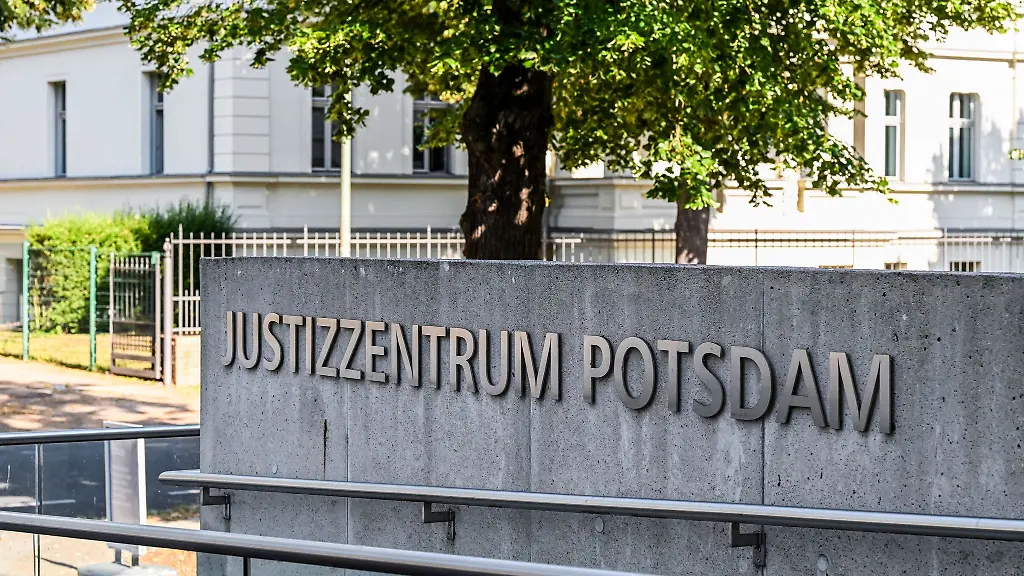 Am-Landgericht-in-Potsdam-ist-ein-Mann-wegen-Totschlags-verurteilt-worden