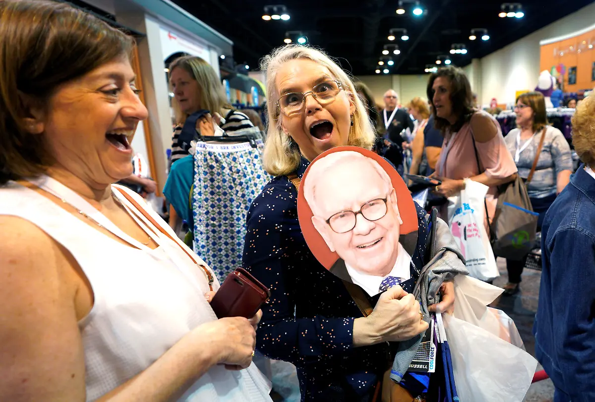 2018-05-04T210307Z-836733537-RC157268A240-RTRMADP-3-BERKSHIRE-BUFFETT