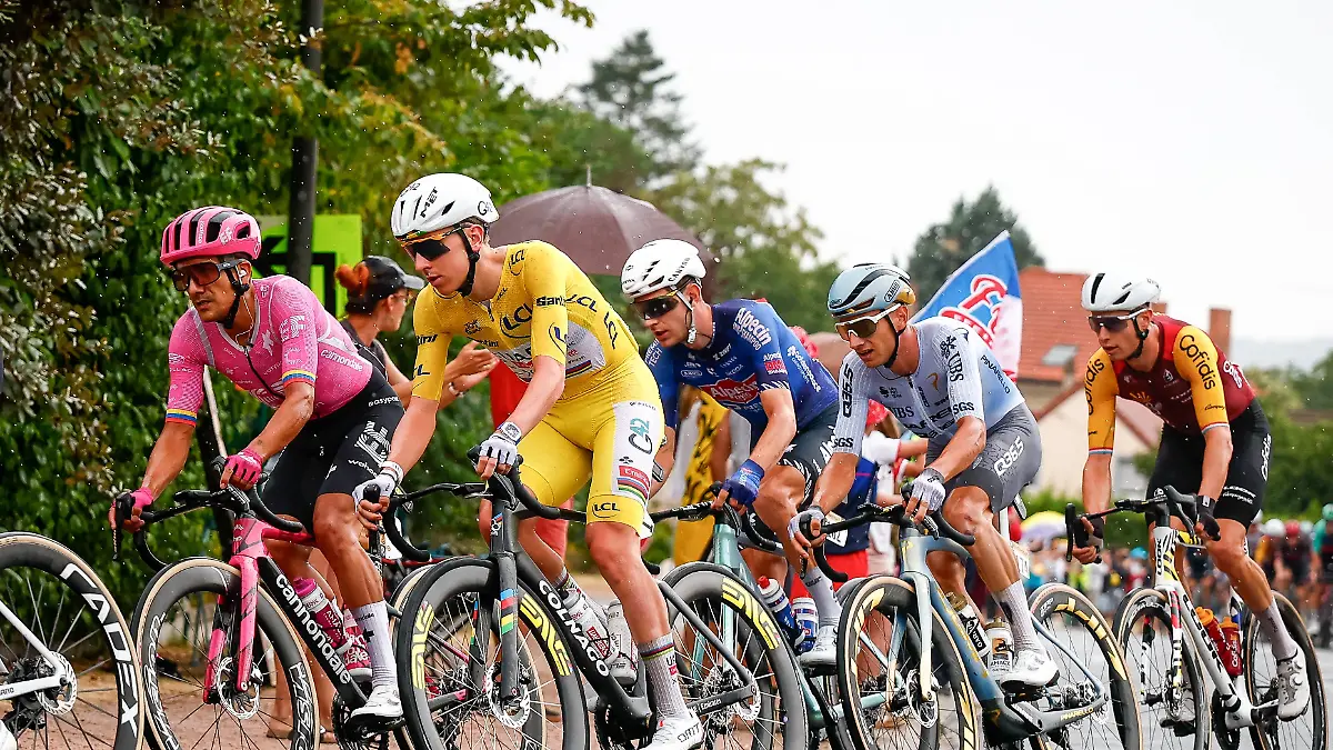 Ecuadorian-Richard-Carapaz-of-EF-Education-EasyPost-Slovenian-Tadej-Pogacar-of-UAE-Team-Emirates-XRG-and-Belgian-Quinten-Hermans-of-Pinarello-Q36-5-Pro-Cycling-Team-pictured-in-action-during-the-stage-11-of-the-2026-Tour-de-France-cycling-race-a-stage-of-161km-from-Vichy-to-Nevers-on-Wednesday-15-July-2026-The-113th-edition-of-the-Tour-de-France-starts-on-Saturday-4-July-in-Barcelona-Spain-and-will-finish-in-Paris-France-on-the-26th-of-July