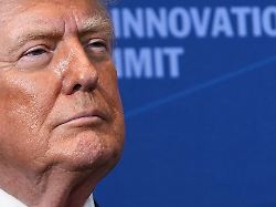 Trump will "keine Frist setzen": US-Kampfjet setzt Tanker vor iranischem Hafen mit Schüssen außer Gefecht
