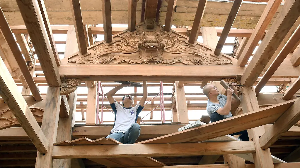 Ohne-Schrauben-und-Naegel-werden-die-einzelnen-Bauteile-zusammengesteckt