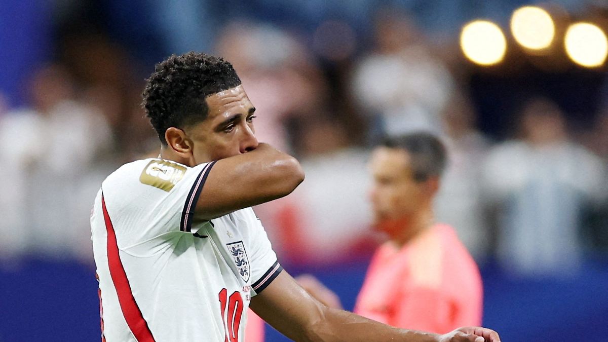 Wirbel nach Englands WM-Aus: Aufgebrachter Bellingham schlägt Argentinier ...