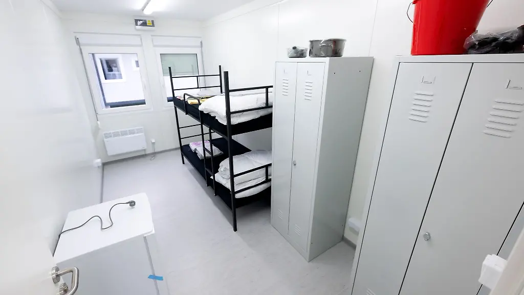 Bayern-will-besonders-Unterkuenfte-in-Hotels-oder-Notunterkuenften-abbauen