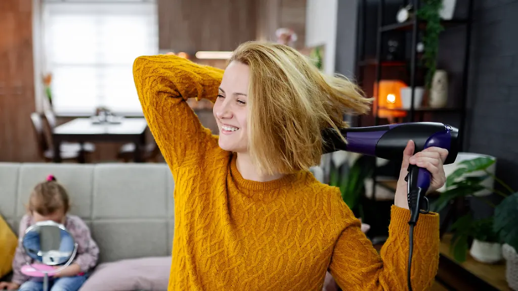 Schon-die-richtigen-Foehntechnik-kann-einiges-an-Volumen-in-kurze-Haare-zaubern
