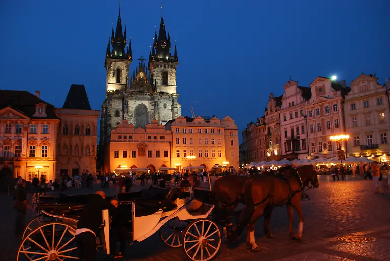 Teynkirche-bei-Nacht-Prager-Altstadt-Tschechien-Teynchurch-Prague-Czech