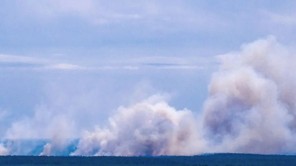 Die-Rauchsaeulen-des-Brandes-im-Mueritz-Nationalpark-sind-bereits-aus-der-Ferne-zu-sehen