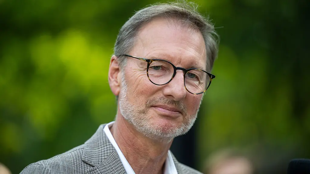 Zoodirektor-Andreas-Knieriem-hat-schon-als-14-Jaehriger-in-den-Schulferien-im-Zoo-gejobbt