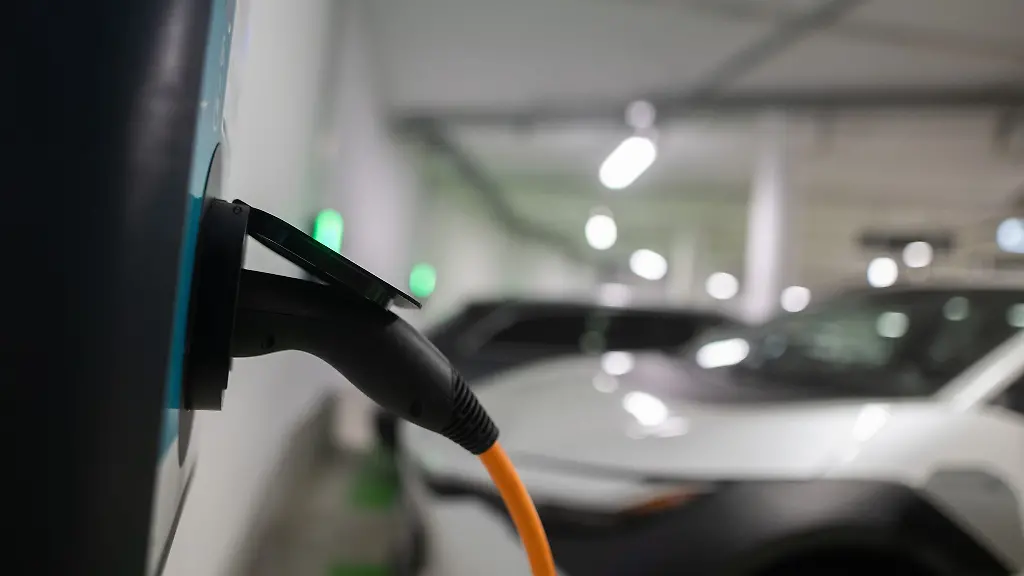 In-Berlin-hatte-im-ersten-Halbjahr-mehr-als-jeder-vierte-Neuwagen-einen-Elektromotor