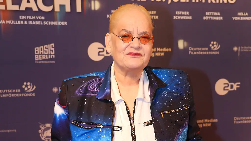 Hella-von-Sinnen-bei-der-Was-Haben-Wir-Gelacht-Dokufilm-Premiere-am-7-07-2026-im-Cineplex-Filmpalast-in-Koeln-Hella-von-Sinnen-attends-the-premiere-of-the-documentary-film-Was-Haben-Wir-Gelacht-on-July-7-2026-at-the-Cineplex-Filmpalast-in-Cologne-Germany-Was-Haben-Wir-Gelacht-Premiere-in-Koeln-Hella-von-Sinnen-at-the-premiere-of-the-documentary-film-Was-Haben-Wir-Gelacht-on-July-7-2026-at-the-Cineplex-Filmpalast-in-Cologne-Hella-von-Sinnen-attends-the-premiere-of-the-documentary-film-Was-Haben-Wir-Gelacht-on-July-7-2026-at-the-Cineplex-Filmpalast-in-Cologne-Germany