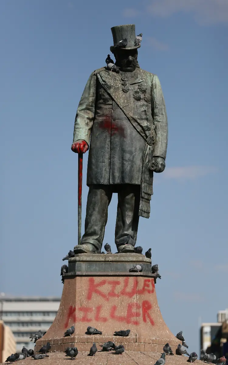 2020-06-12T143548Z-722376178-RC2Q7H9KZ1ZD-RTRMADP-3-MINNEAPOLIS-POLICE-PROTESTS-STATUES