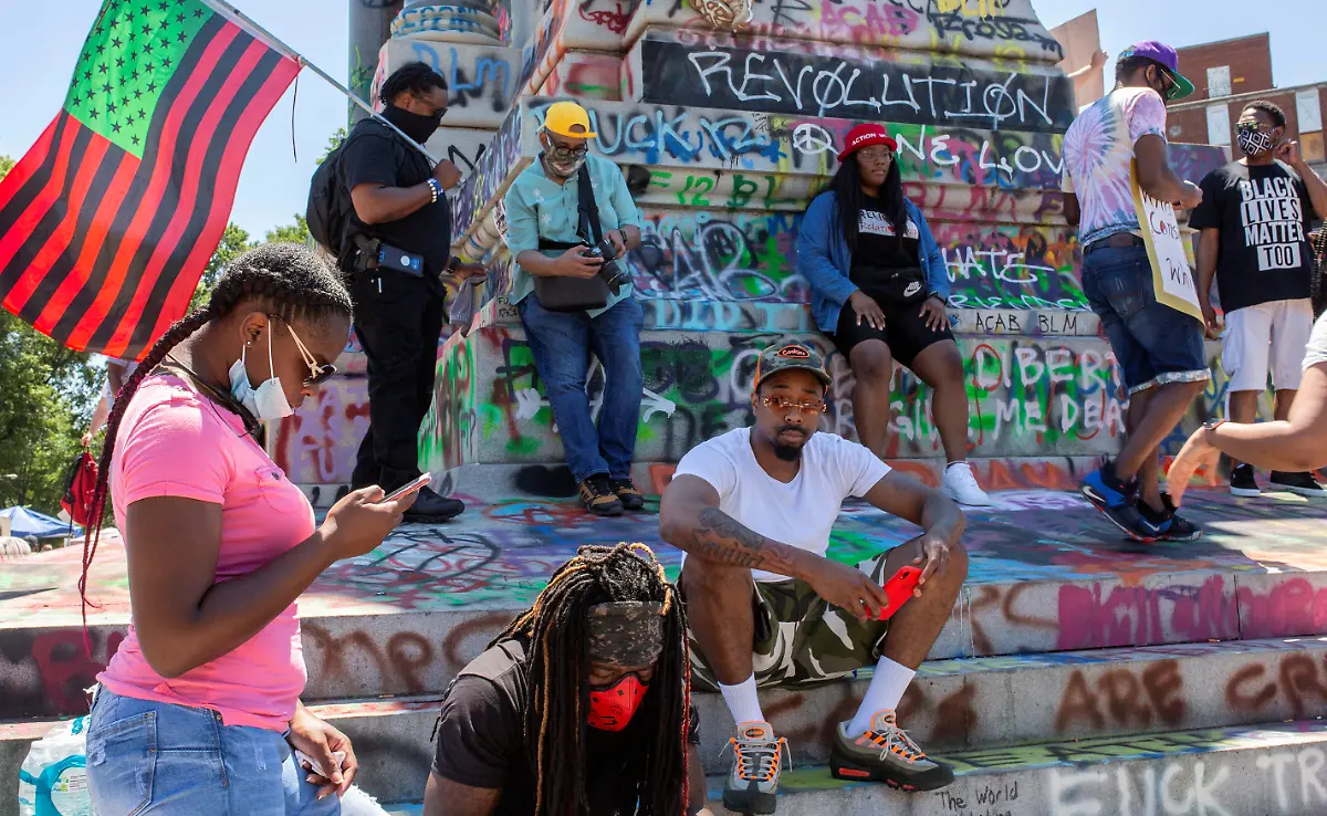 2020-06-13T222704Z-1807333443-RC2M8H9Q217T-RTRMADP-3-MINNEAPOLIS-POLICE-PROTESTS-STATUES