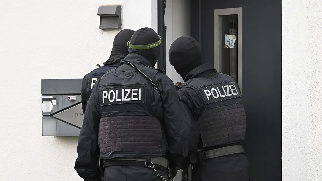Im-sogenannten-Luxus-Schleuserverfahren-gibt-es-mittlerweile-rund-500-Beschuldigte