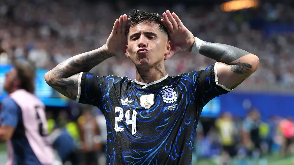 Fussball-Maenner-WM-2026-England-Argentinien-Halbfinale-Atlanta-Stadion-Der-Argentinier-Enzo-Fernandez-jubelt-nach-seinem-Tor-zum-1-1-EINSCHRAeNKUNGEN-Die-Nutzung-unterliegt-Einschraenkungen-Nur-fuer-redaktionelle-Zwecke-keine-kommerzielle-Nutzung-ohne-vorherige-Zustimmung-des-Rechteinhabers