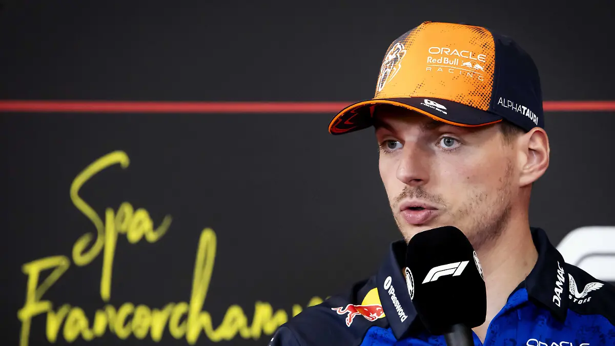 2026-07-16-14-45-25-SPA-Max-Verstappen-Red-Bull-Racing-waehrend-einer-Pressekonferenz-auf-dem-Circuit-de-Spa-Francorchamps-vor-dem-Grossen-Preis-von-Belgien