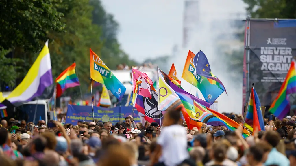 Im-Vordergrund-solle-nicht-nur-das-Feiern-sondern-auch-die-politische-Botschaft-stehen-hiess-es
