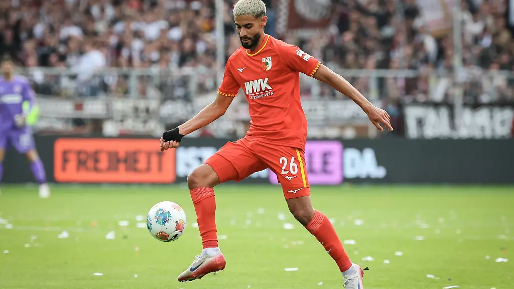 Wird-erneut-verliehen-Elias-Saad-vom-FC-Augsburg-Archivbild