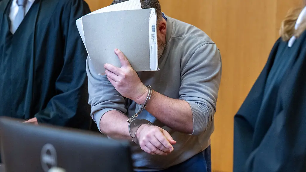 Im-Mordprozess-um-den-Tod-einer-dreifachen-Mutter-ist-vor-dem-Landgericht-Landshut-das-Urteil-gesprochen-worden