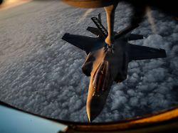 Hafenstadt im Visier?: USA starten weitere Angriffswelle - Iran beklagt "Aggression"
