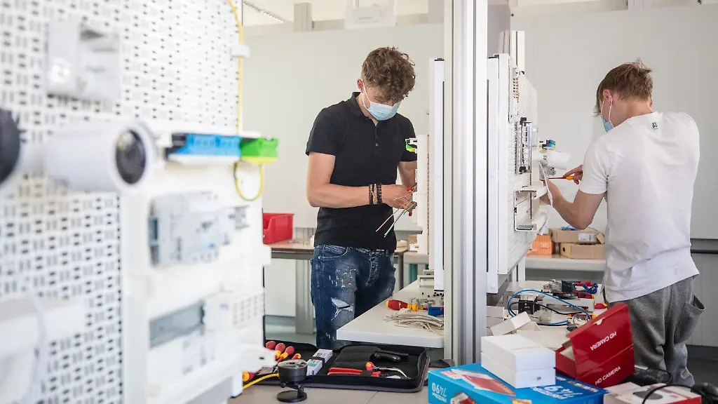 Die-finanzielle-Unterstuetzung-fuer-Betriebe-mit-Lehrlingen-soll-nach-der-erfolgreich-abgeschlossenen-Probezeit-ausbezahlt-werden