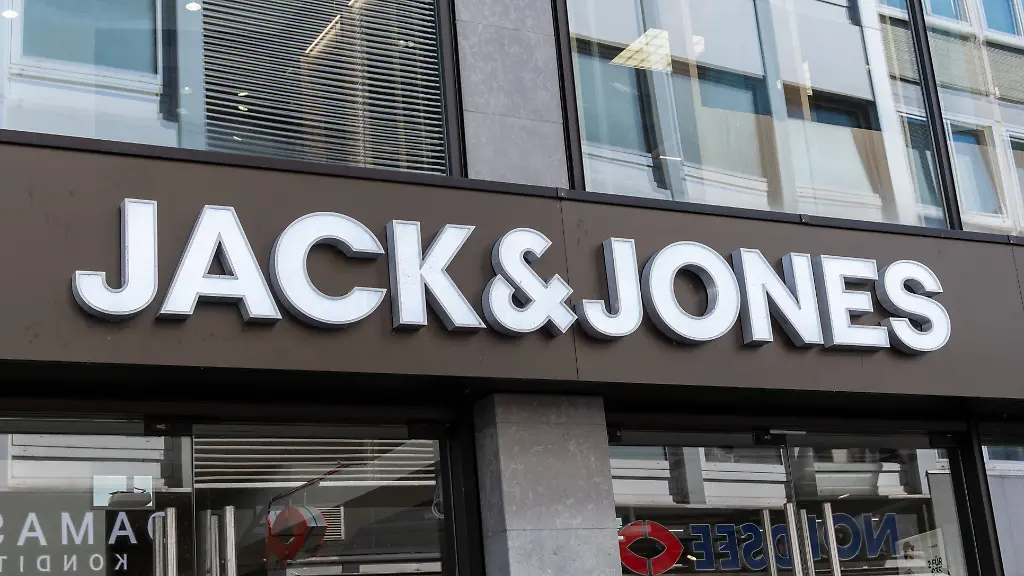 Amazon-reduziert-Maennermode-von-Jack-Jones