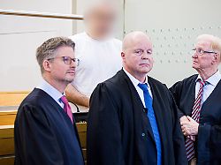Zwei Menschen starben: Verteidiger weisen Tötungsvorwurf gegen Arzt zurück