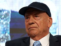 Tycoon verdient Milliarden: Athen verhindert Russland-Sanktionen, um eine Reederei zu schützen