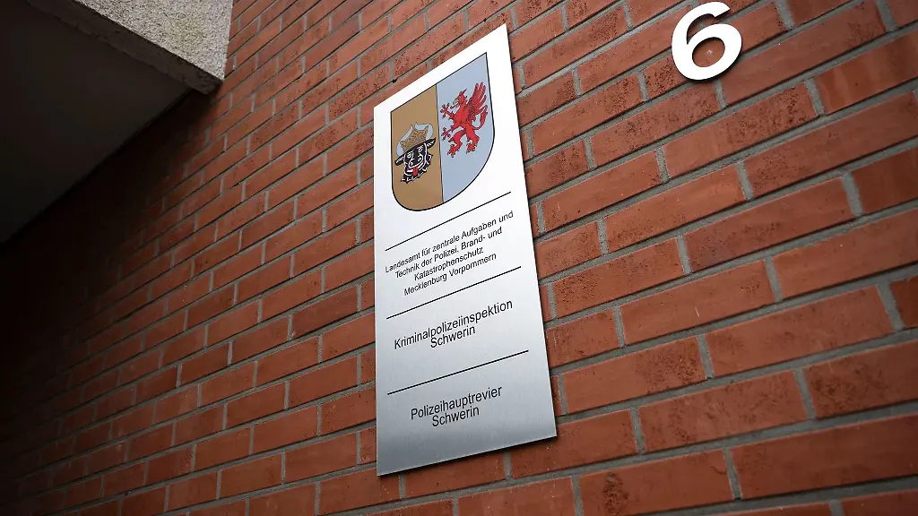 Arne-Wurzler-soll-weiterhin-das-Landesamt-fuer-zentrale-Aufgaben-und-Technik-der-Polizei-Brand-und-Katastrophenschutz-Mecklenburg-Vorpommern-leiten