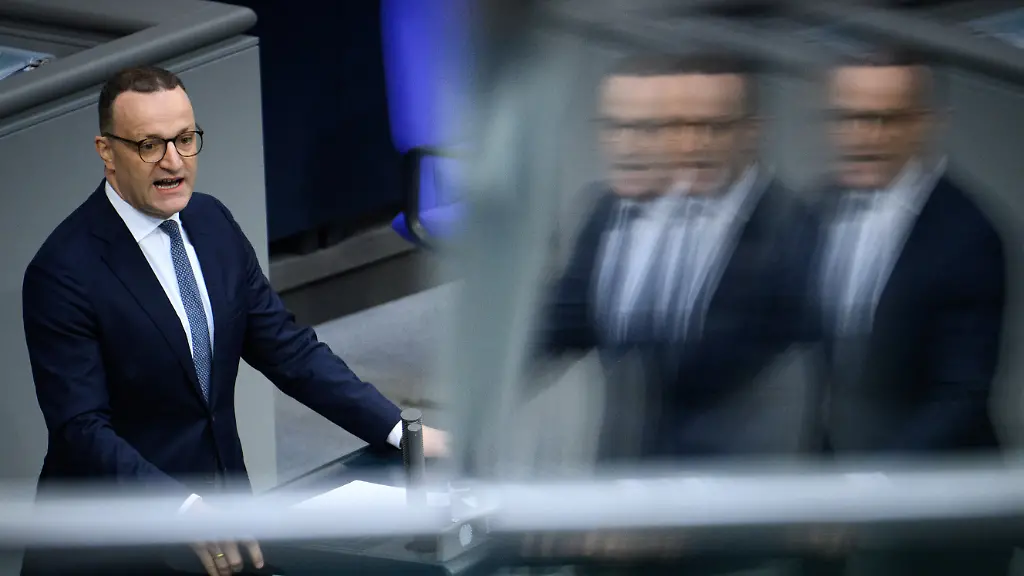 09-07-2026-Berlin-Jens-Spahn-CDU-Vorsitzender-der-CDU-CSU-Bundestagsfraktion-spricht-in-der-89-Plenarsitzung-der-21-Legislaturperiode-im-Deutschen-Bundestag-Die-Hauptthemen-der-heutigen-Sitzung-sind-nach-der-Regierungserklaerung-des-Bundeskanzlers-ein-Gesetzentwurf-zur-Sicherung-der-Stromversorgung-die-Einfuehrung-eines-antragslosen-Kindergeldes-das-Laender-und-Kommunalentlastungsgesetz-sowie-eine-Aktuelle-Stunde-zur-Zukunft-der-deutschen-Automobilindustrie