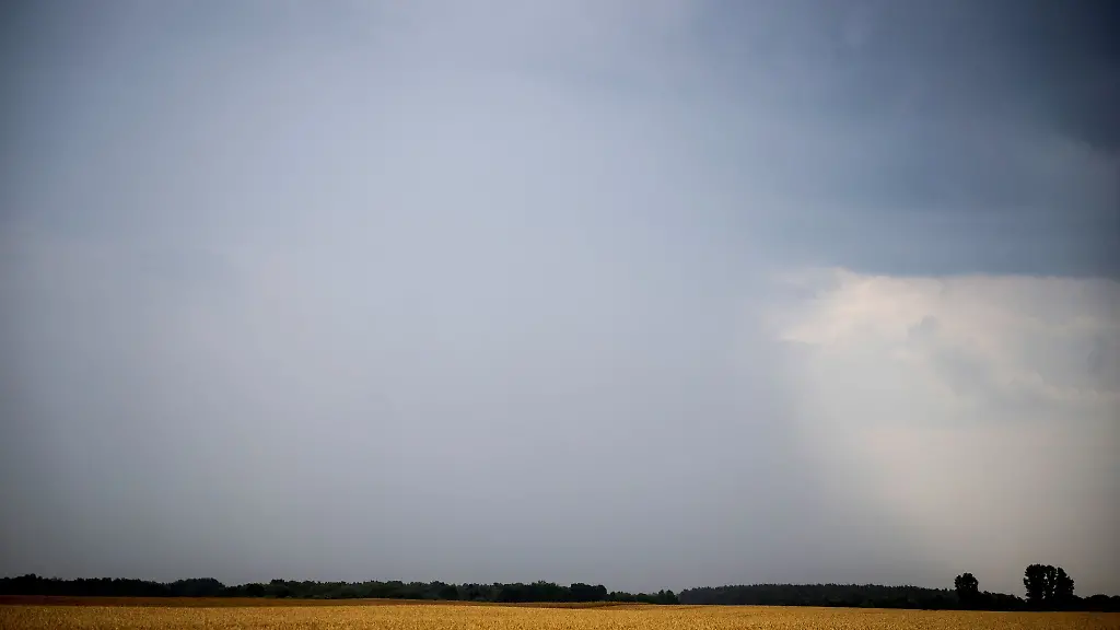 Der-DWD-warnt-vor-schweren-Gewittern-im-Nordosten-von-Mecklenburg-Vorpommern