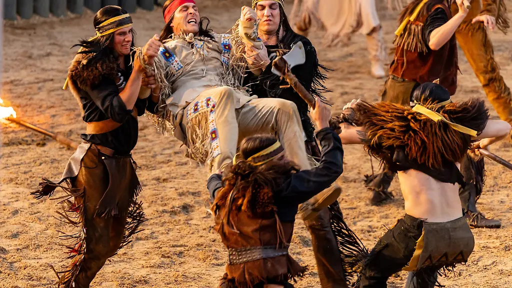 In-der-19-Auffuehrung-kam-der-100-000-Zuschauer-der-Saison-Alexander-Klaws-2-v-l-spielt-den-Winnetou