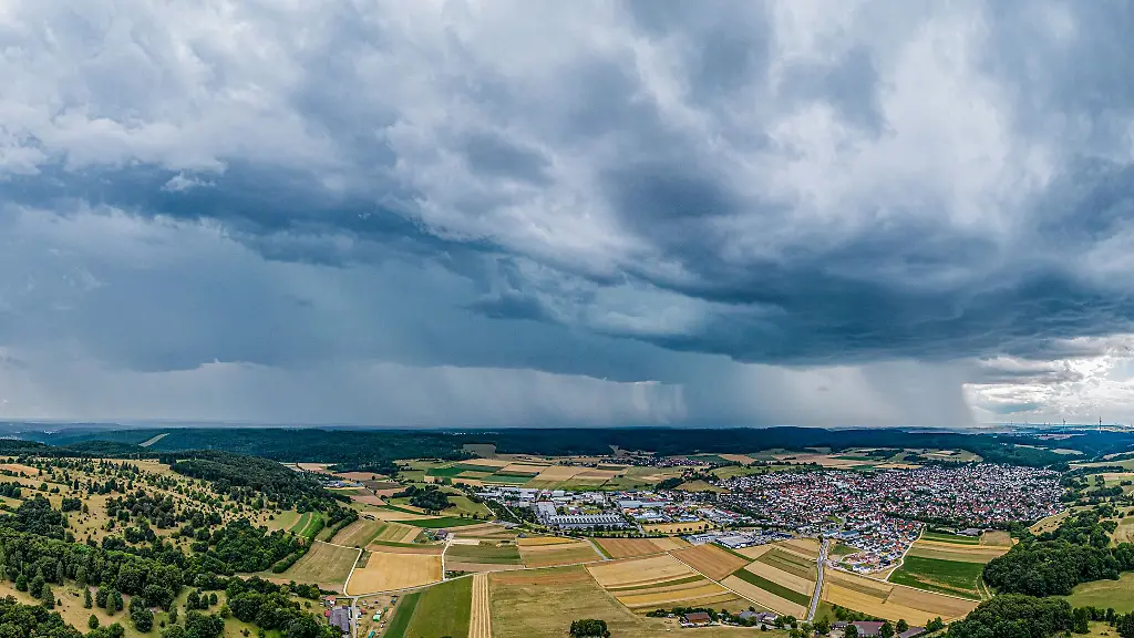 Auch-am-Wochenende-drohen-im-Suedwesten-Gewitter-mit-heftigem-Starkregen