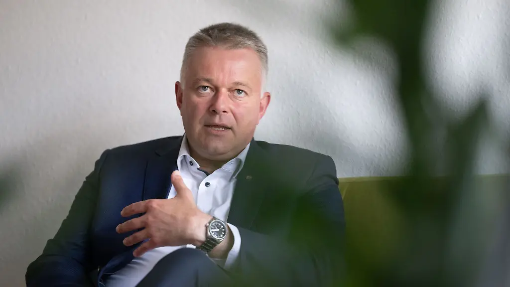 Gordon-Schnieder-spricht-nach-dem-Ruecktritt-von-Jens-Spahn-von-einem-Verlust