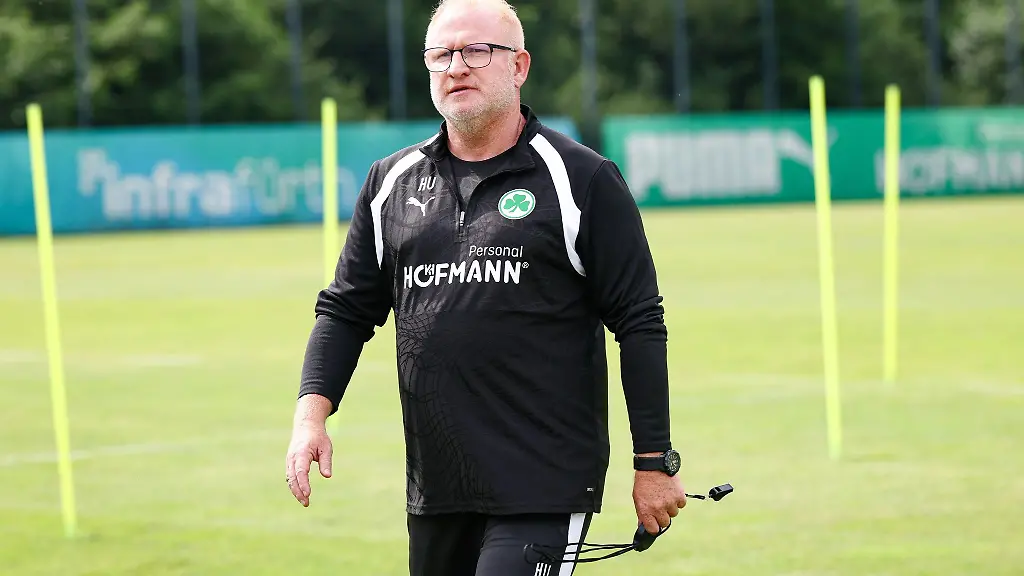 Heiko-Vogel-geht-nach-viel-Zittern-in-der-Relegation-in-seine-zweite-Saison-mit-der-SpVgg-Greuther-Fuerth