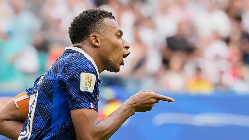 Fussball-Maenner-WM-2026-Frankreich-England-Spiel-um-Platz-3-im-Miami-Stadion-Der-Franzose-Kylian-Mbappe-jubelt-nach-seinem-Tor-dem-dritten-Treffer-seiner-Mannschaft-zum-3-4