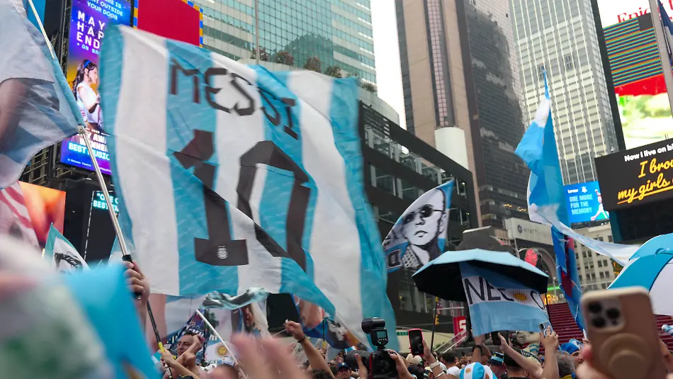 New-York-NY-July-18-Argentina-National-Football-Team-Fans-Gather-and-Celebrate-World-Cup-Game-in-Times-Square-New-York-City-for-World-Cup-Final-on-July-18-2026-Credit-Camara-Porter-USA-ZUMAa123-20260718-zaa-a123-242-Copyright-xAdMediax