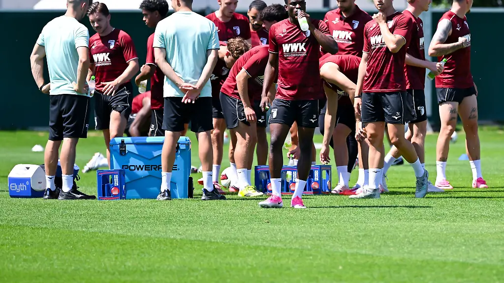 Der-FC-Augsburg-ist-seit-einer-Woche-im-Training