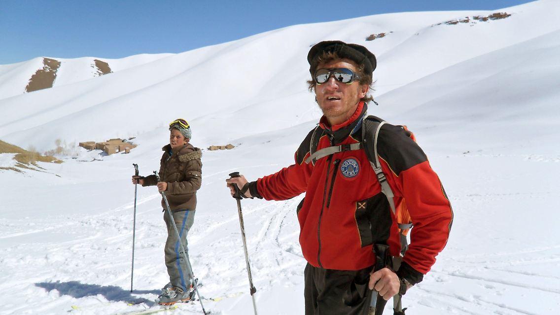 Pause beim Aufstieg auf den Gipfel: Die Jugendlichen im Alter von 13 bis 16 Jahren sollen einmal als Skilehrer, Bergführer oder Mitglieder eines Bergrettungsdienstes arbeiten.