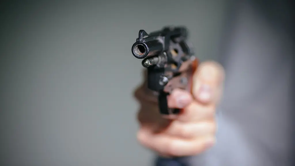 Ein-junger-Mann-soll-eine-Schreckschusswaffe-gezueckt-haben