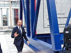 Kronprinz Haakon bei Zeremonie: Oslo erinnert mit Denkmal an Breivik-Anschlagsopfer