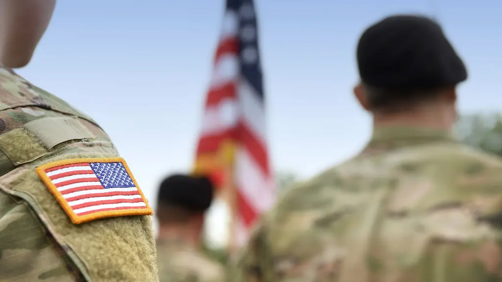 US-soldiers-US-army-USA-patch-flag-on-the-US-military-uniform-Soldiers-on-the-parade-ground-from-the-back-Veterans-Day-US-soldiers-US-army-USA-patch-flag-on-the-US-military-uniform-Soldiers-on-the-parade-ground-from-the-back-Veterans-Day-Memorial-Day