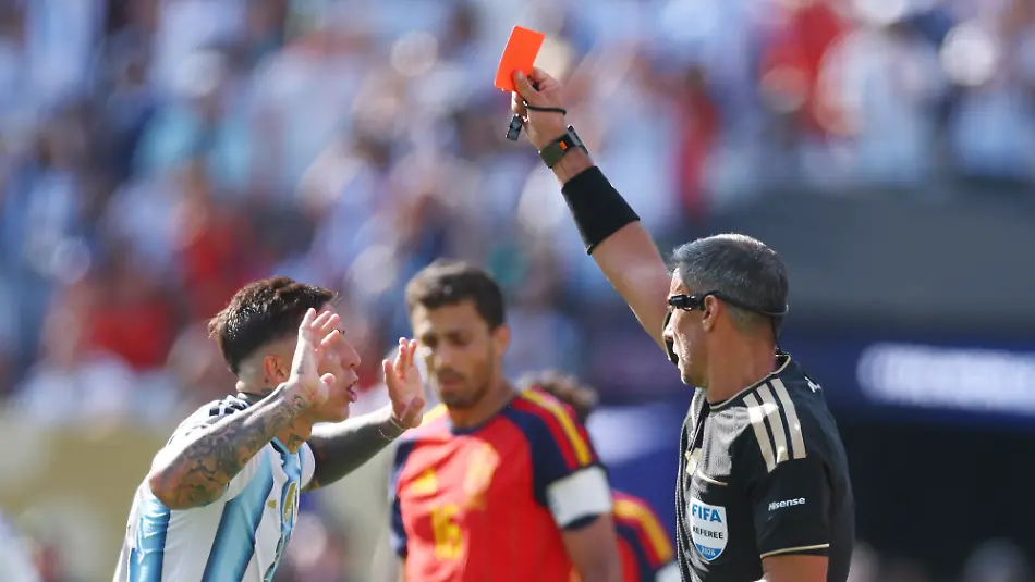 Referee-Slavko-Vincic-gives-Argentina-s-Enzo-Fernandez-24-a-red-card-after-fouling-Spain-s-Pau-Cubarsi-in-the-second-half-of-the-FIFA-World-Cup-final-match-at-New-York-New-Jersey-Stadium-in-East-Rutherford-New-Jersey-on-Sunday-June-19-2026-It-was-the-second-yellow-card-for-Fernandez-and-he-was-sent-off-with-a-red-card