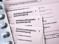 Langzeitausfälle bleiben Problem: DAK meldet weniger Krankmeldungen bei der Arbeit