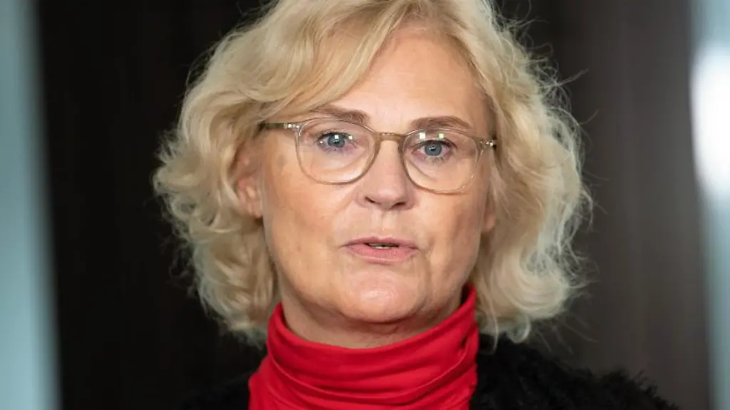 Christine-Lambrecht-SPD-spricht-waehrend-eines-Pressestatements