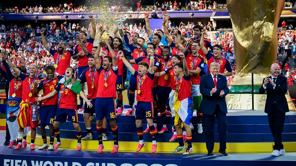 260719-Rodri-of-Spain-hoists-the-winners-trophy-with-US-President-Donald-Trump-and-FIFA-president-Gianni-Infantino-at-the-podium-after-the-FIFA-World-Cup-WM-Weltmeisterschaft-Fussball-2026-final-football-match-between-Spain-and-Argentina-on-July-19-2026-in-East-Rutherford-New-Jersey-Photo-Joel-Marklund-BILDBYRAN-kod-JM-JM0829-bbeng-fotboll-football-soccer-fotball-vm-fotbolls-vm-fotball-vm-fotbolls-vm-2026-fifa-world-cup-2026-final-jubel-topx-July-19-2026-Rodri-of-Spain-hoists-the-winners-trophy-with-U-S-President-Donald-Trump-and-FIFA-President-Gianni-Infantino-on-the-podium-after-the-2026-FIFA-World-Cup-final-soccer-match-between-Spain-and-Argentina-on-July-19-2026-in-East-Rutherford-New-Jersey-Photo-by-Joel-Marklund