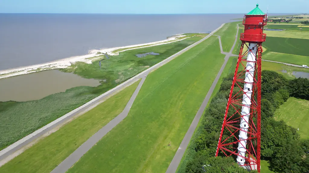 PRODUKTION-29-06-2026-Niedersachsen-Krummhoern-Blick-auf-den-Leuchtturm-Campen-in-Ostfriesland-Der-Leuchtturm-Campen-ist-der-hoechste-Leuchtturm-in-Deutschland-und-gehoert-zu-den-hoechsten-Leuchttuermen-der-Welt