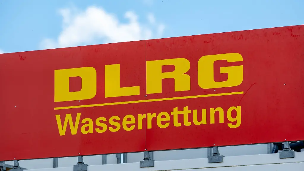 Die-DLRG-wurde-laut-Polizei-in-Ahrenshoop-Opfer-eines-Einbruchs