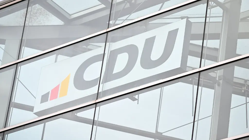 20-07-2026-Berlin-Das-Logo-der-CDU-am-Konrad-Adenauer-Haus