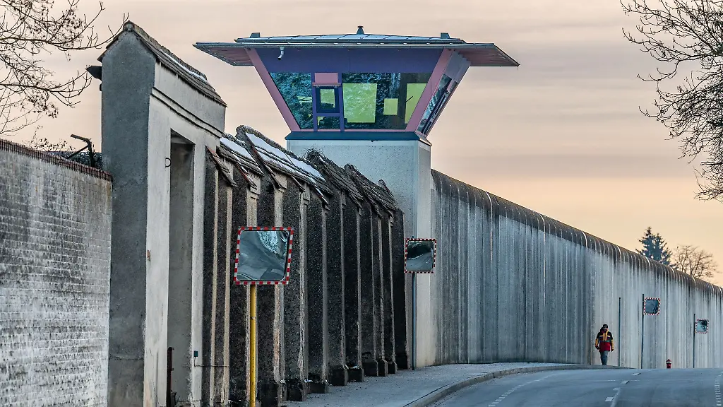 Ein-Haeftling-der-JVA-Straubing-ist-wegen-Mordes-an-einem-Mithaeftling-verurteilt-worden