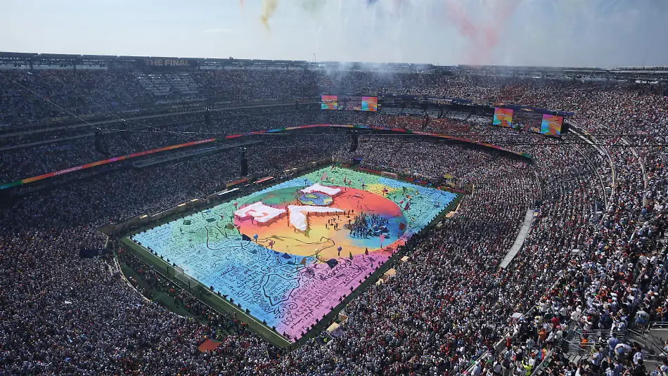 19-07-2026-USA-East-Rutherford-Fussball-Maenner-WM-2026-Finale-Spanien-Argentinien-New-York-New-Jersey-Stadion-in-East-Rutherford-Fans-verfolgen-die-Halbzeit-Show