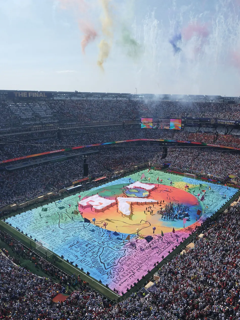 19-07-2026-USA-East-Rutherford-Fussball-Maenner-WM-2026-Finale-Spanien-Argentinien-New-York-New-Jersey-Stadion-in-East-Rutherford-Fans-verfolgen-die-Halbzeit-Show